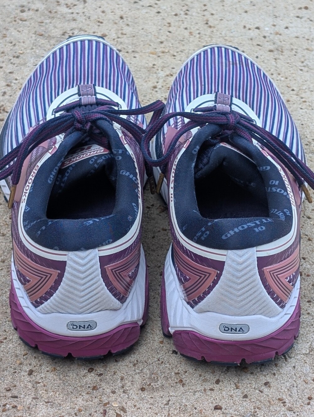 Brooks Ghost LE 10 Sneakers Women Size 9.  Excellent Pre-Owned Condition. - Picture 4 of 14